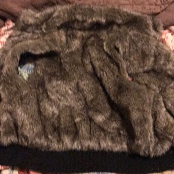 Full Tilt Faux Fur Vest sz. M EUC - Picture 4 of 4